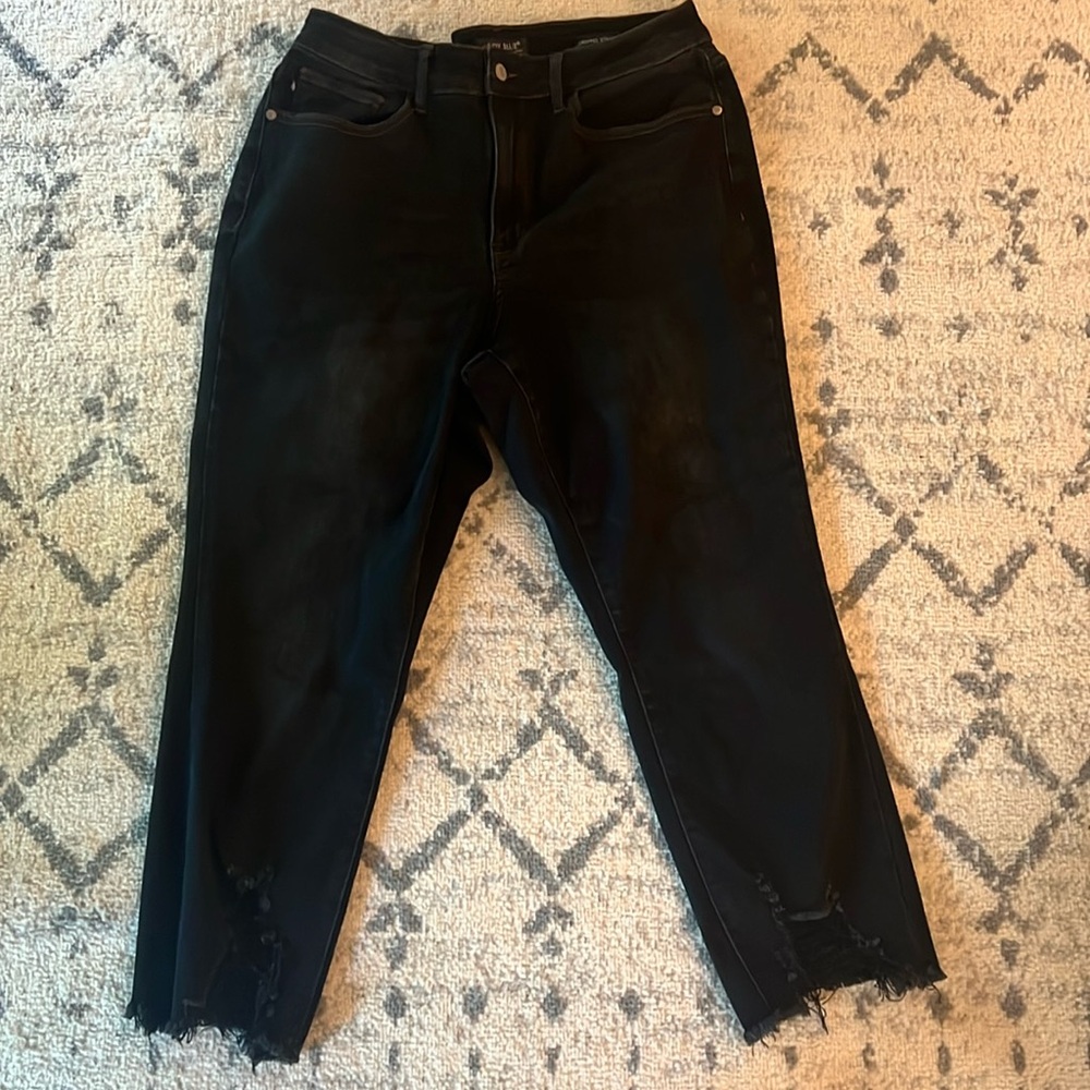Judy Blue Black Jeans - Cropped Straight